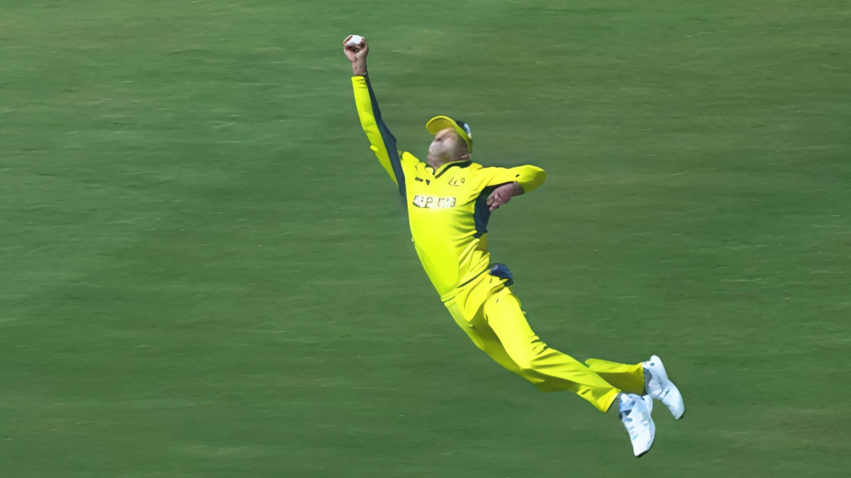 ENG vs AUS, Champions Trophy: Alex Carey Establishes Authority Sans Gloves With 'Stunning' Catch To Dismiss Phil Salt