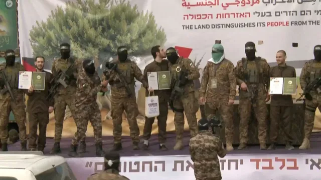 israeli-hostage-kisses-hamas-members-on-forehead-in-bizarre-exchange-video
