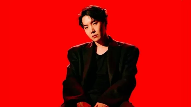 bts-jhope-meets-squid-game-star-lee-jung-jae-g-dragon-and-taeyang-at-paris-gala-fans-celebrate-iconic-night