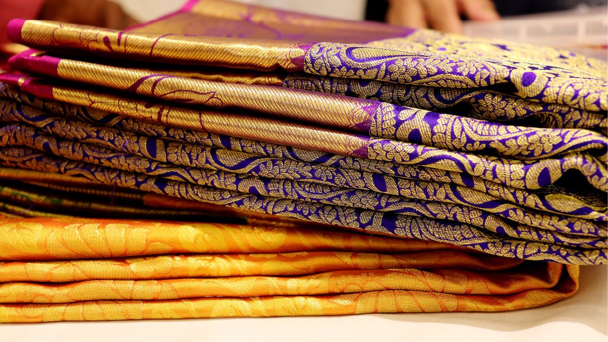 tips to manintain beauty of silk sarees (1)