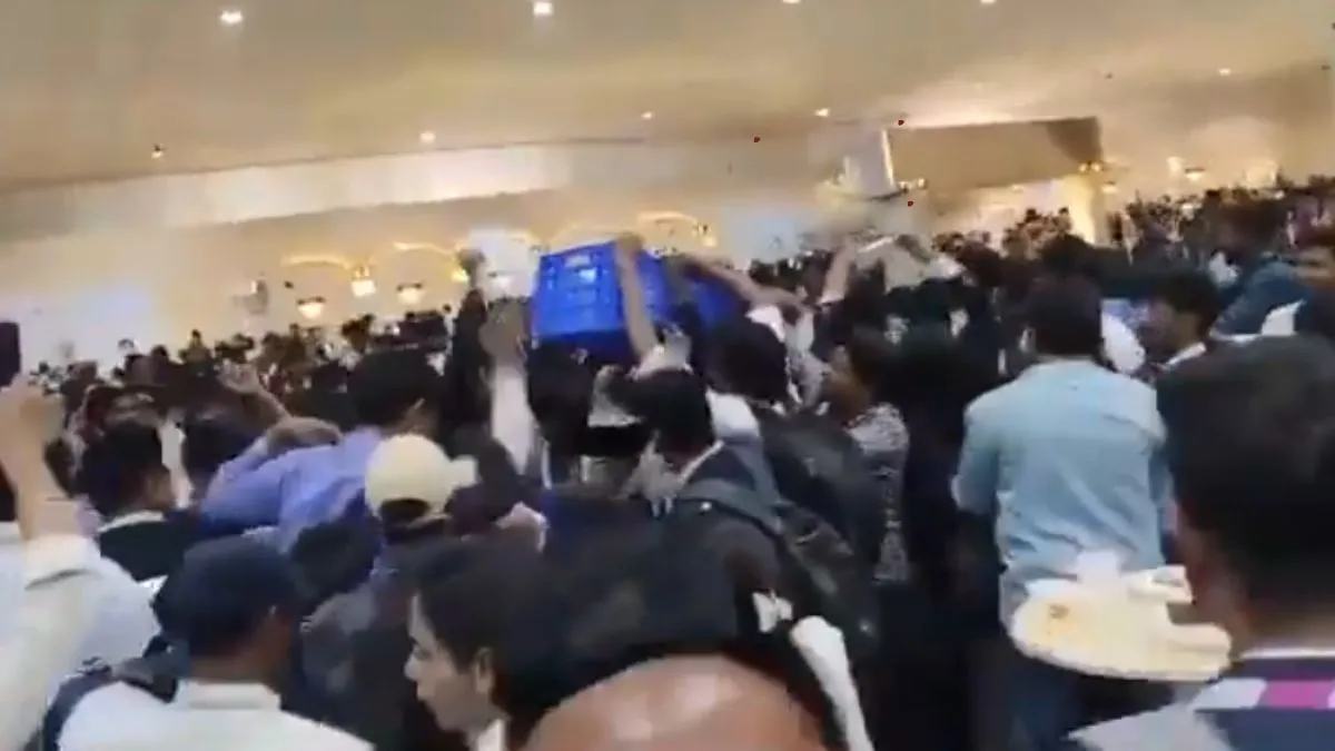 chaos-over-food-attendees-fight-for-plates-at-mp-global-investor-summit-viral-video-sparks-outrage