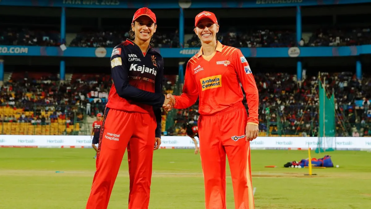 rcbw-vs-ggw-wpl-2025-gujarat-giants-women-opt-to-bowl-ashleigh-gardner-smriti-mandhana-match-12-toss-update-check-playing-11s-chinnaswamy-stadium