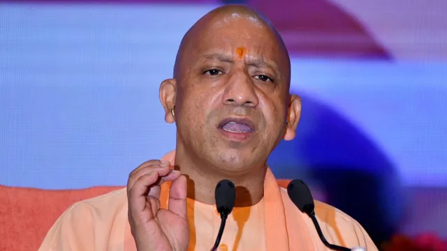 cm-yogi-announces-bonus-of-rs-10000-for-sanitation-health-workers-of-mahakumbh-2025-details
