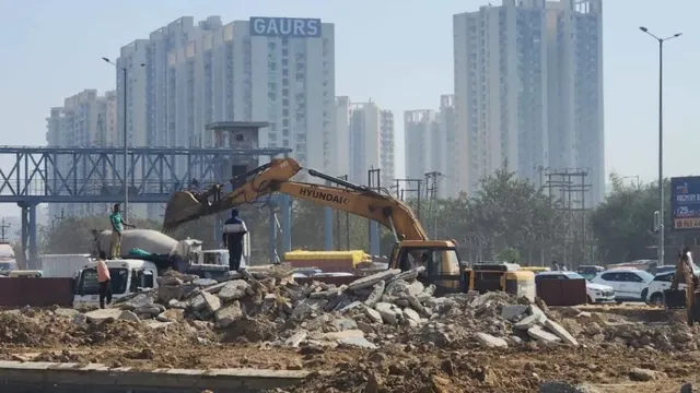 greater-noida-west-heavy-traffic-jams-likely-at-gaur-chowk-as-sixlane-underpass-construction-begins-details