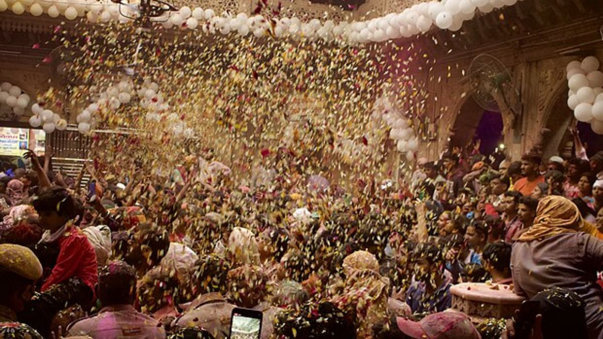 why-phoolon-ki-holi-is-celebrated-in-vrindavan