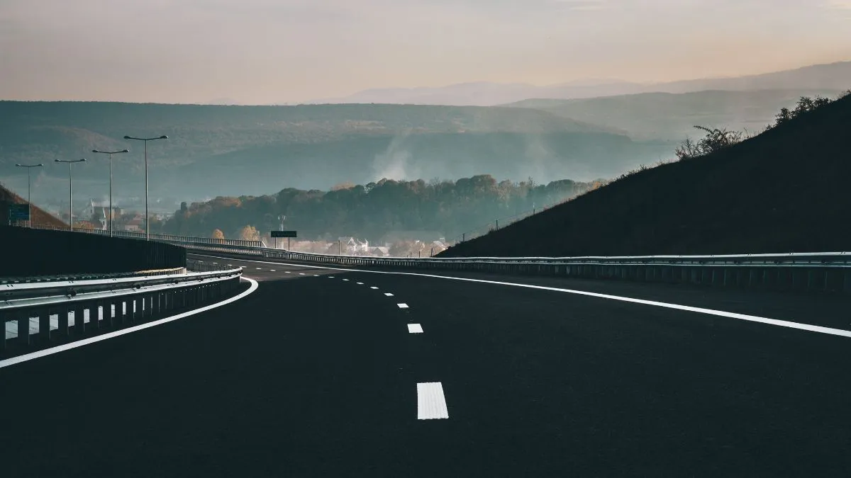 bengaluru-chennai-expressway-two-wheelers-banned-on-karnataka-side-of-new-e-way-by-nhai-details-inside
