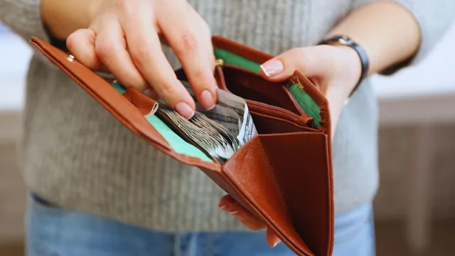 top-5-lucky-things-to-keep-in-your-wallet-for-financial-abundance