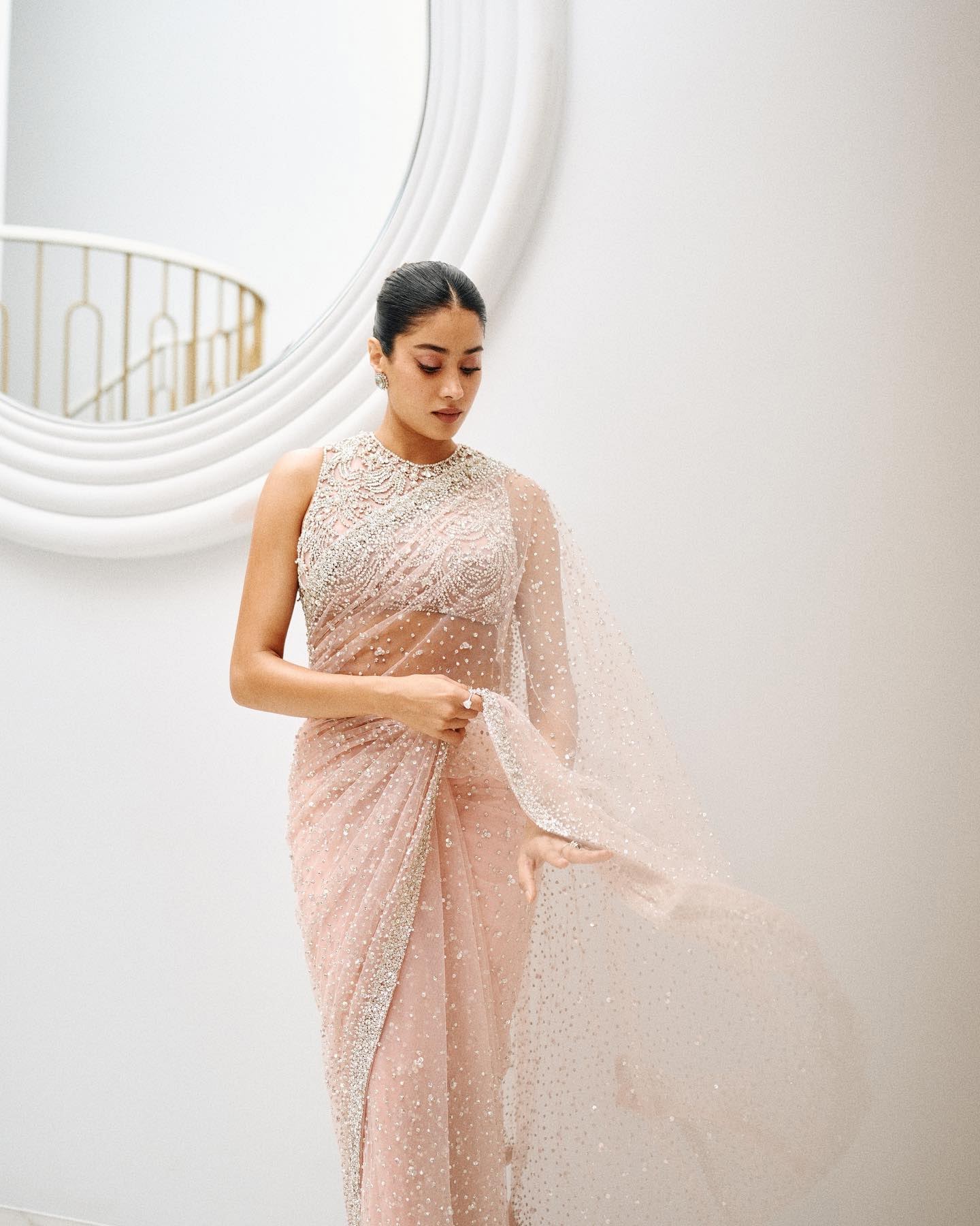 janhvi kapoor pearl saree