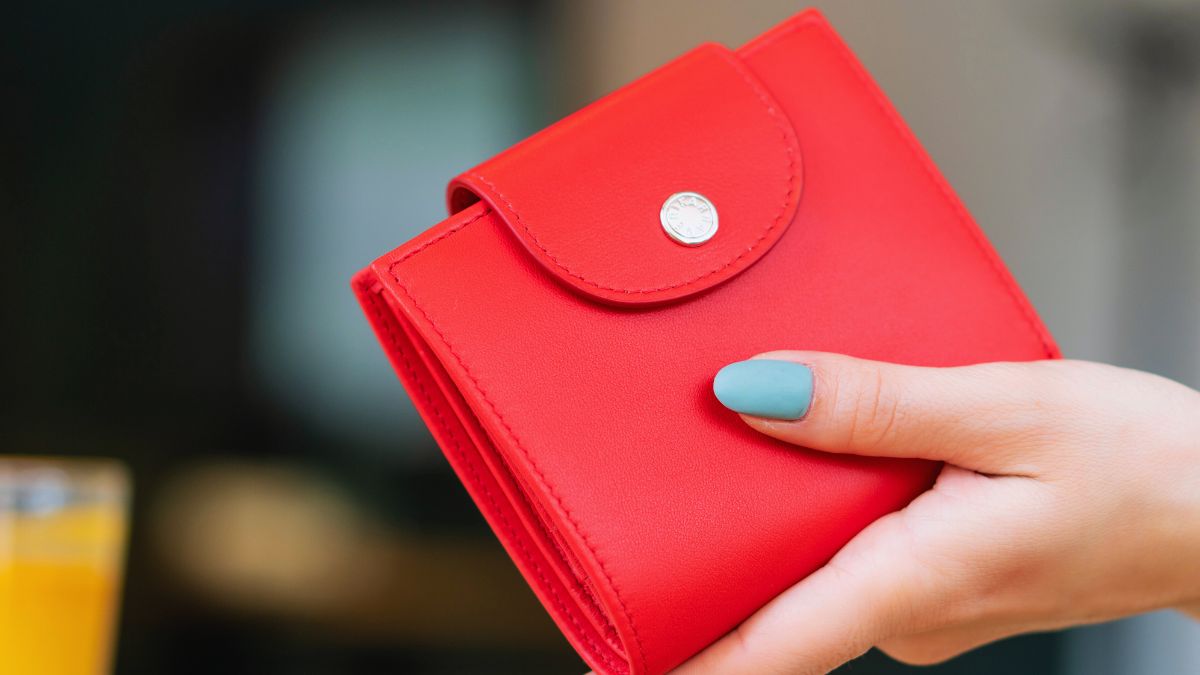 things-to-keep-in-wallet-to-attract-money