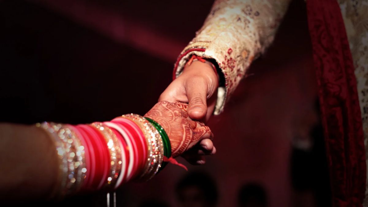 up-newlywed-bride-flees-with-cash-jewellery-worth-lakhs-just-days-after-wedding