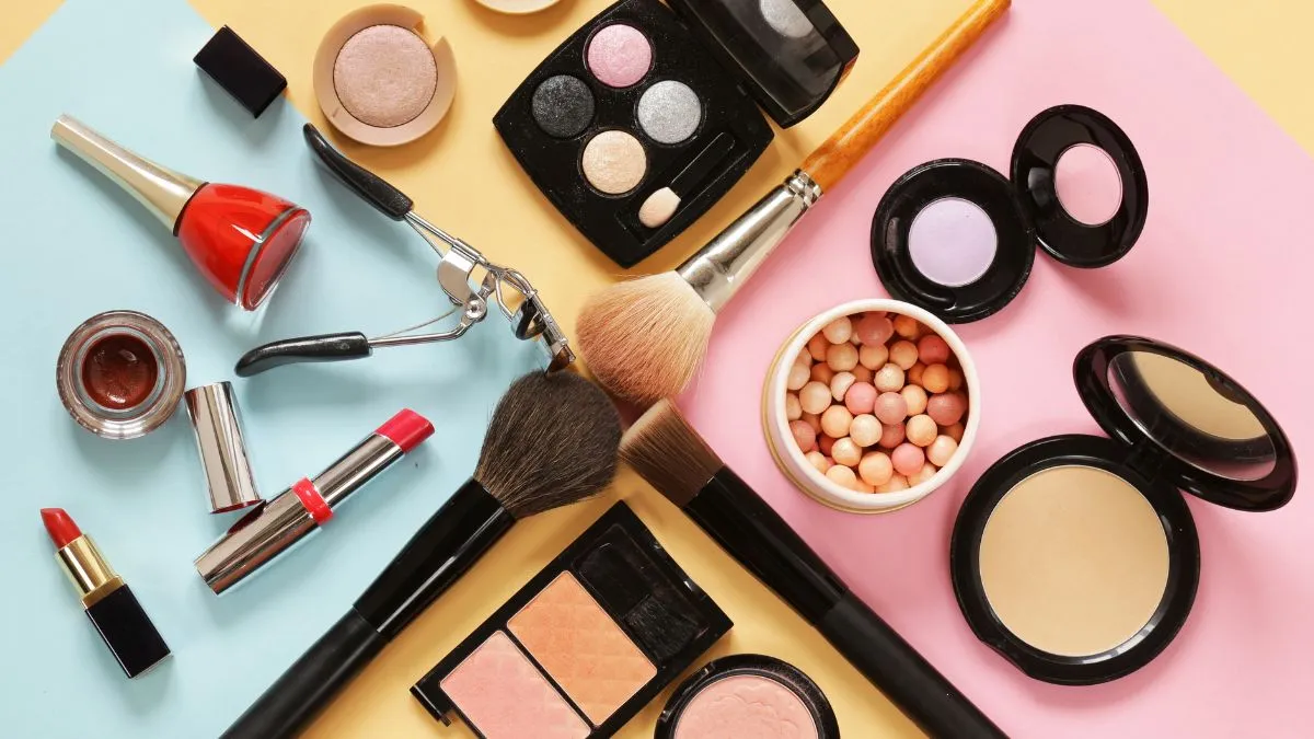 happy-womens-day-2025-7-minimal-makeup-musthaves-for-you-to-enjoy-office-celebration