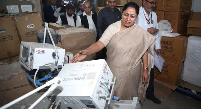 delhi-cm-rekha-gupta-slams-aap-govt-over-health-model-failure-during-inspection-of-gtb-hospital