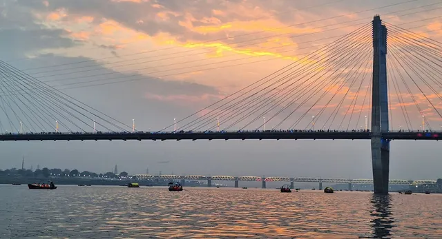 mahakumbh-2025-fire-truck-distributes-sangams-holy-water-in-varanasi-devotees-express-gratitude