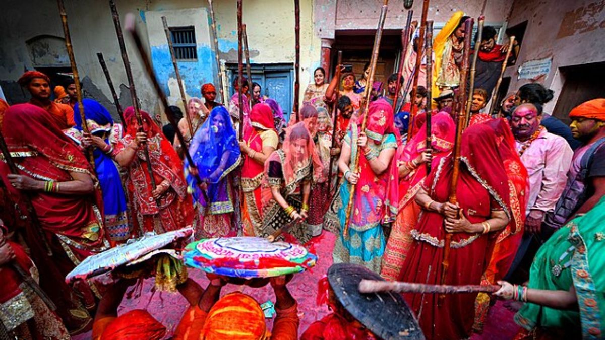 krishna in holi