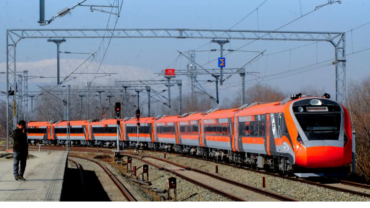 nternational-womens-day-2025-allwomen-crew-operates-vande-bharat-train-csmtshirdi-central-railway-tribute-watch-video
