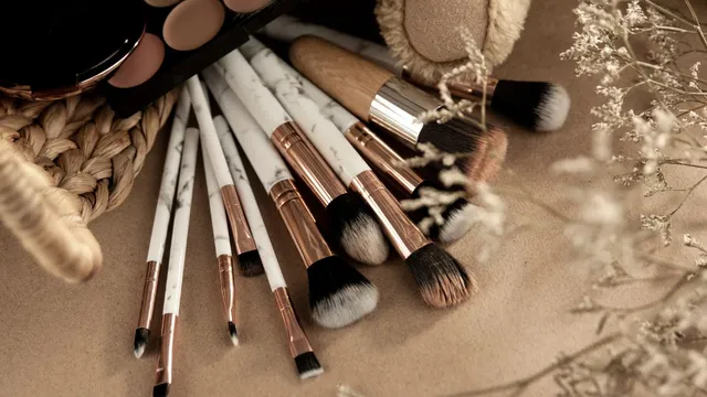 5-makeup-brushes-women-should-know-about-powder-brush-contour-brush-and-others