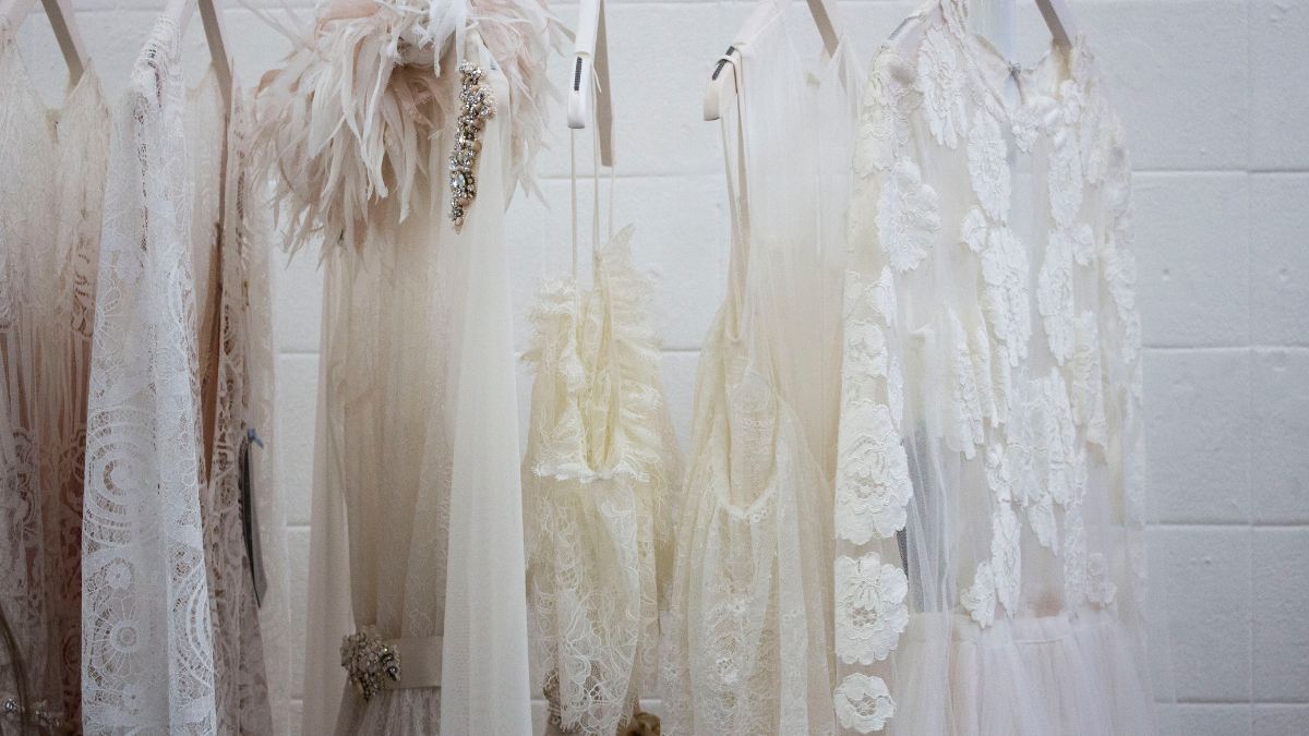 how-to-maintain-white-clothes-in-summer-5-tips-and-tricks-to-follow