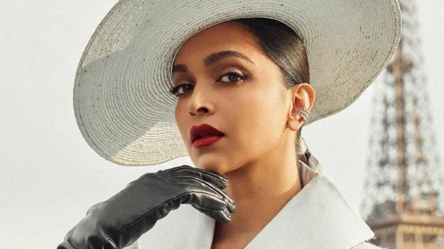 deepika-padukone-stuns-in-white-vintage-look-at-paris-fashion-week-ranveer-singh-reaction-is-unmissable-photos