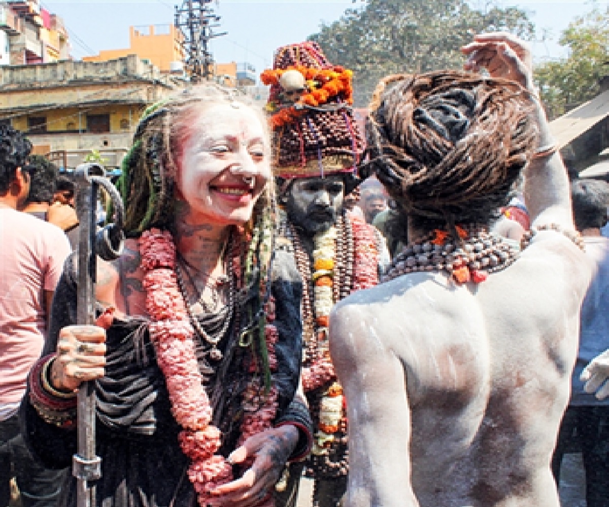 holi varanasi 2025