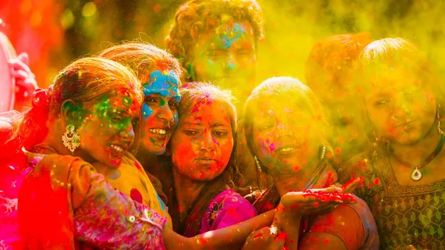 holi-2025-4-simple-things-to-do-quickly-when-holi-colours-enter-your-eyes
