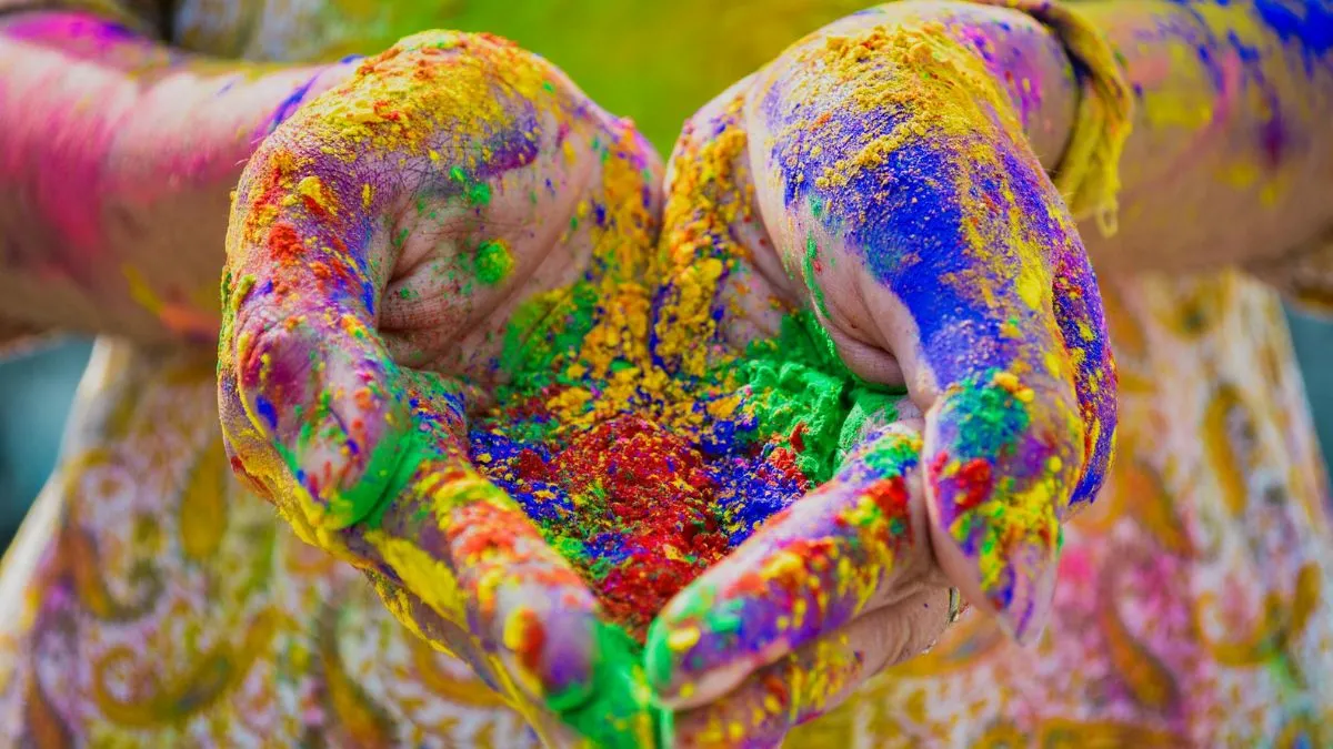 holi-2025-iphone-photography-tips-to-capture-your-best-festival-moments