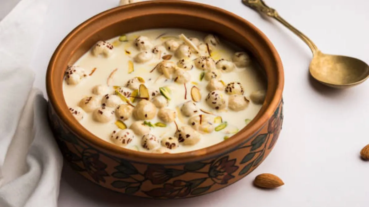 5-reasons-to-eat-makhana-boiled-in-milk-before-going-to-bed