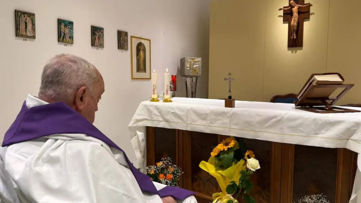 pope-francis-seen-in-hospital-for-the-first-time-after-monthlong-medication-vatican-releases-photo