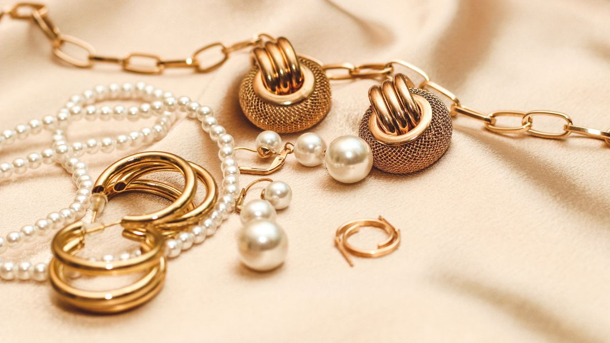 tips to maintain shine of artificial jewellery 