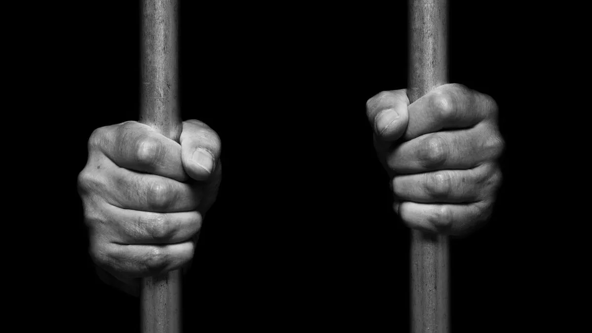 up-news-hathras-college-professor-accused-of-sexually-abusing-students-arrested-from-prayagraj