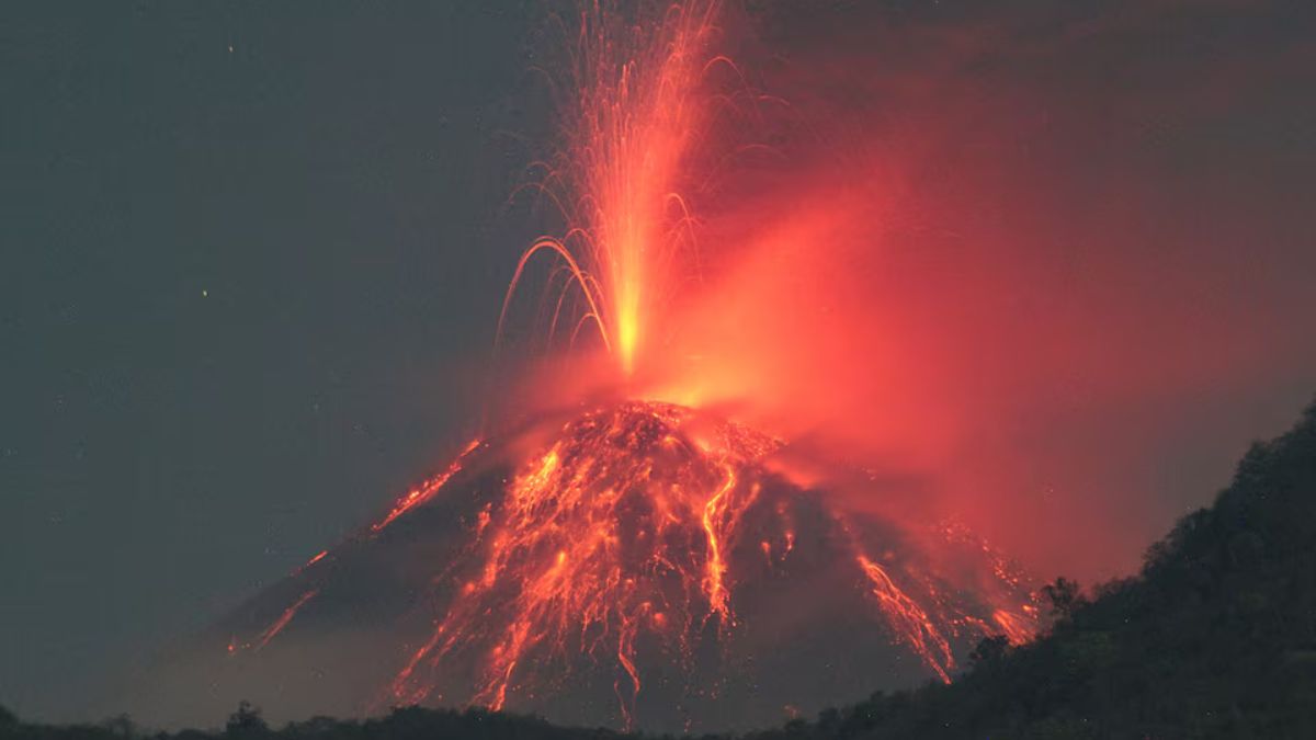 Planning To Visit Bali? Indonesia’s Lewotobi Laki-laki Volcano Erupts, Causing Flight Cancellations Planning To Visit Bali? Indonesia’s Lewotobi Laki-laki Volcano Erupts, Causing Flight Cancellations