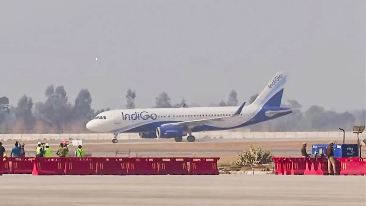 bengaluru-heavy-rain-disrupts-flights-air-india-indigo-issue-advisories-for-passengers
