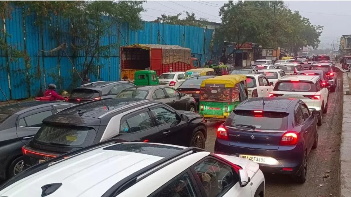 shahberi-road-expansion-ghaziabad-crossing-republic-abs-college-route-diversion-shahberi-flyover-ghaziabad-greater-noida-road-gaur-city-traffic-diversion-char-murti-roundabout