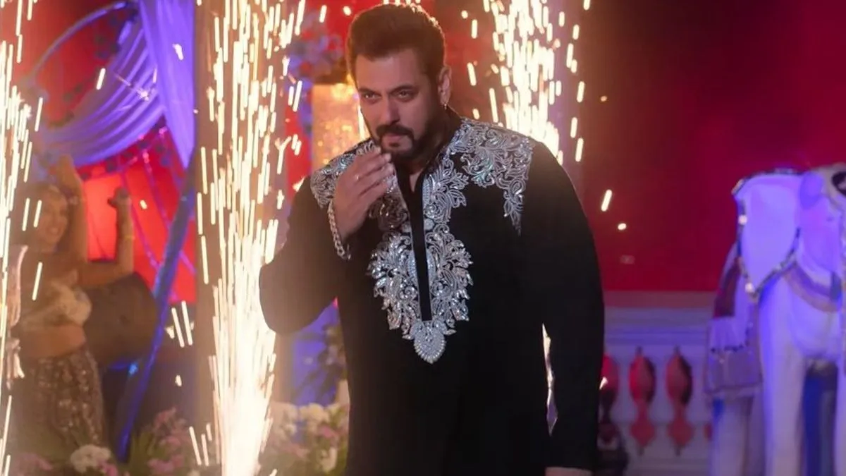 salman-khan-black-kurta-from-zohra-jabeen-song-is-latest-fashion-trend-for-men-this-eid-see-photos-and-videos