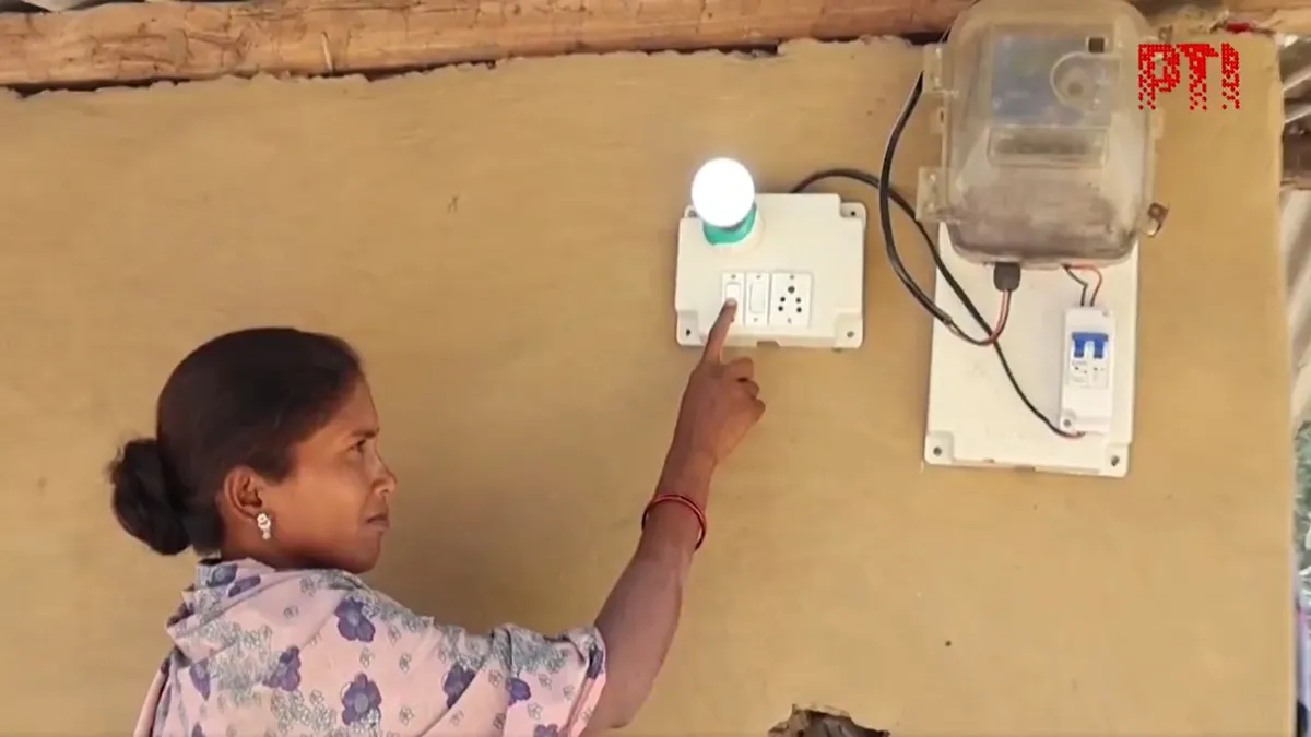 chhattisgarhs-timnar-village-in-bijapur-district-get-electricity-first-time-watch-locals-reactions