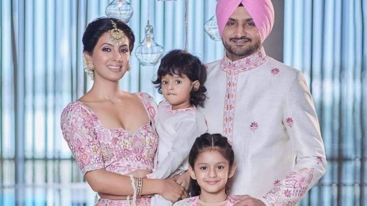 Harbhajan singh with his family