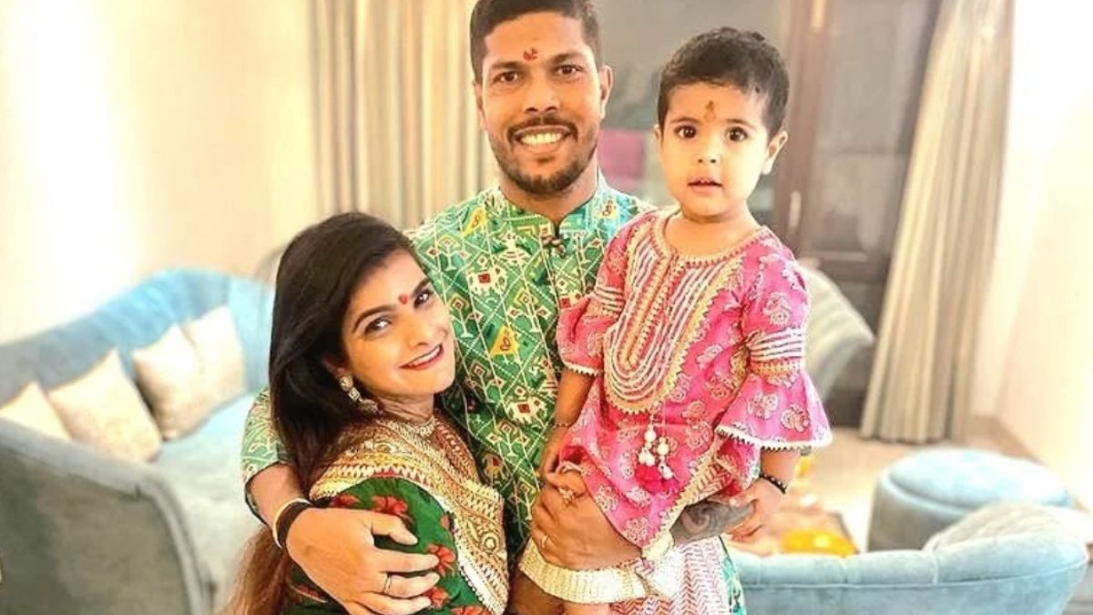 Umesh yadav with his family