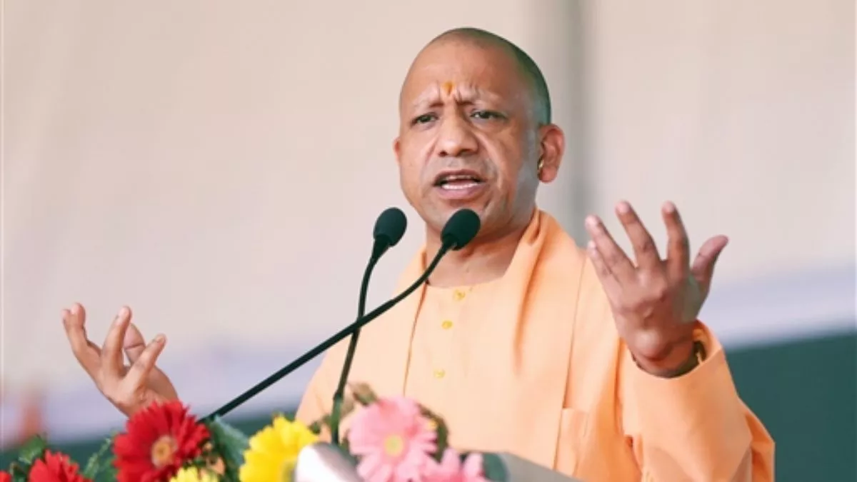 up-cm-yogis-chartered-plane-makes-emergency-landing-in-agra-after-technical-fault