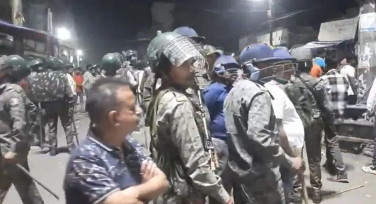 hazaribagh-news-stone-pelting-during-ram-navami-procession-sparks-unrest-eid-market-remain-closed-near-jhanda-chowk-video