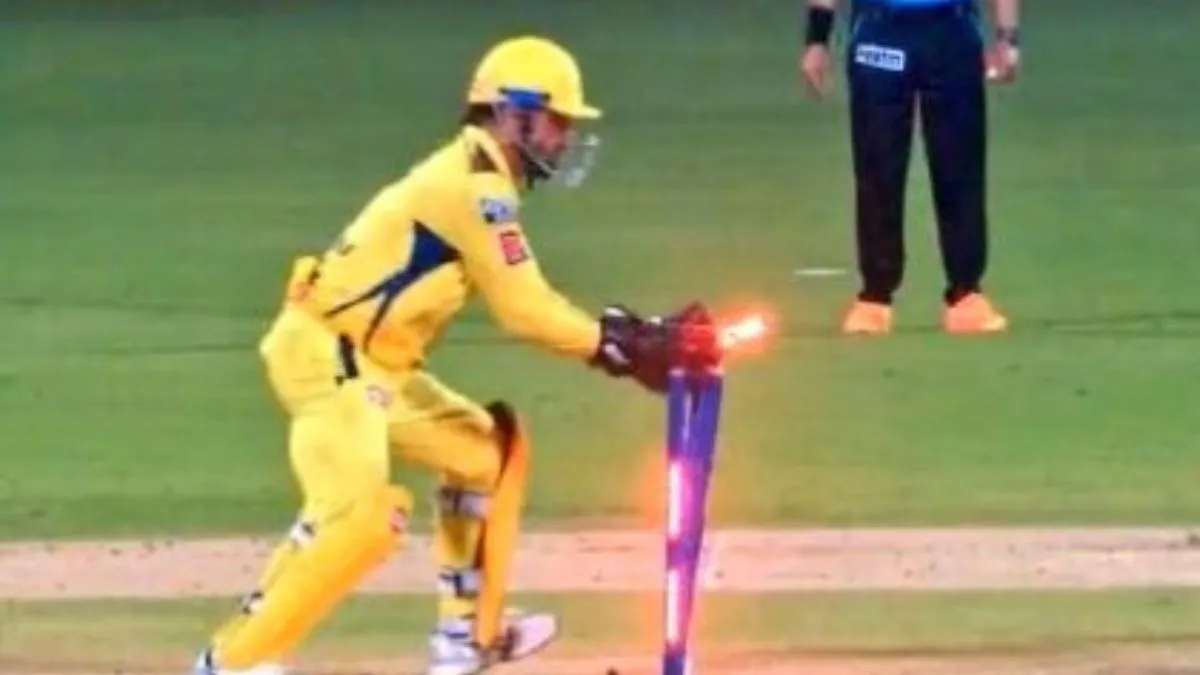 ipl-2025-csk-vs-rcb-ms-dhoni-pulls-off-another-stunning-stumping-removes-phil-salt-with-lighteningfast-hands-watch