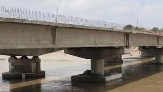 bihar-realtors-build-illegal-bridge-on-river-to-increase-price-of-land-in-vicinity-demolition-ordered