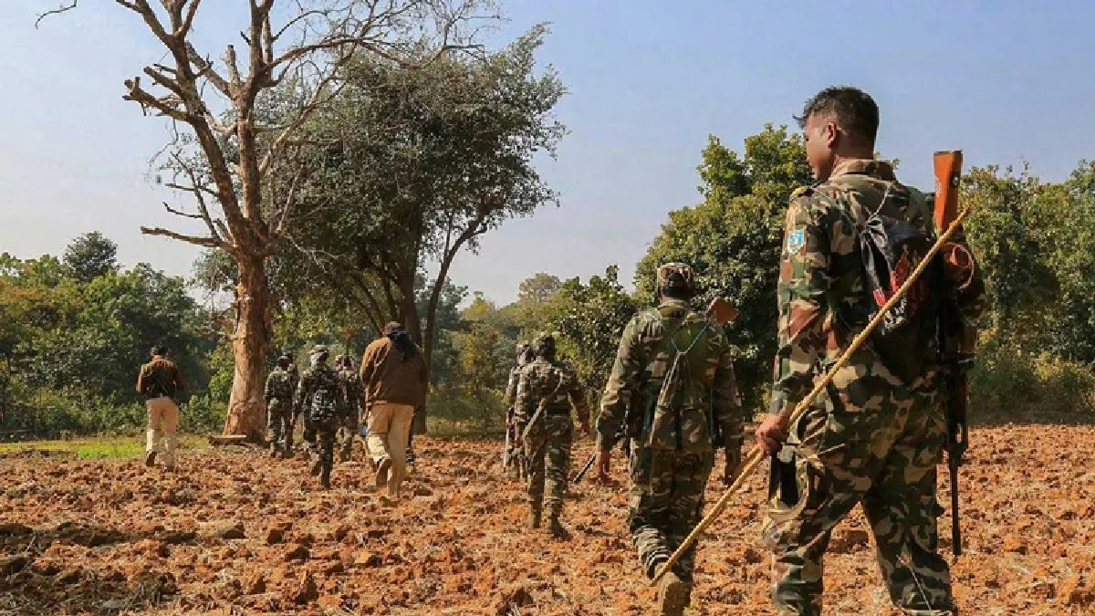 chhattisgarh-13-naxalites-arrested-in-bijapur-in-two-different-operations