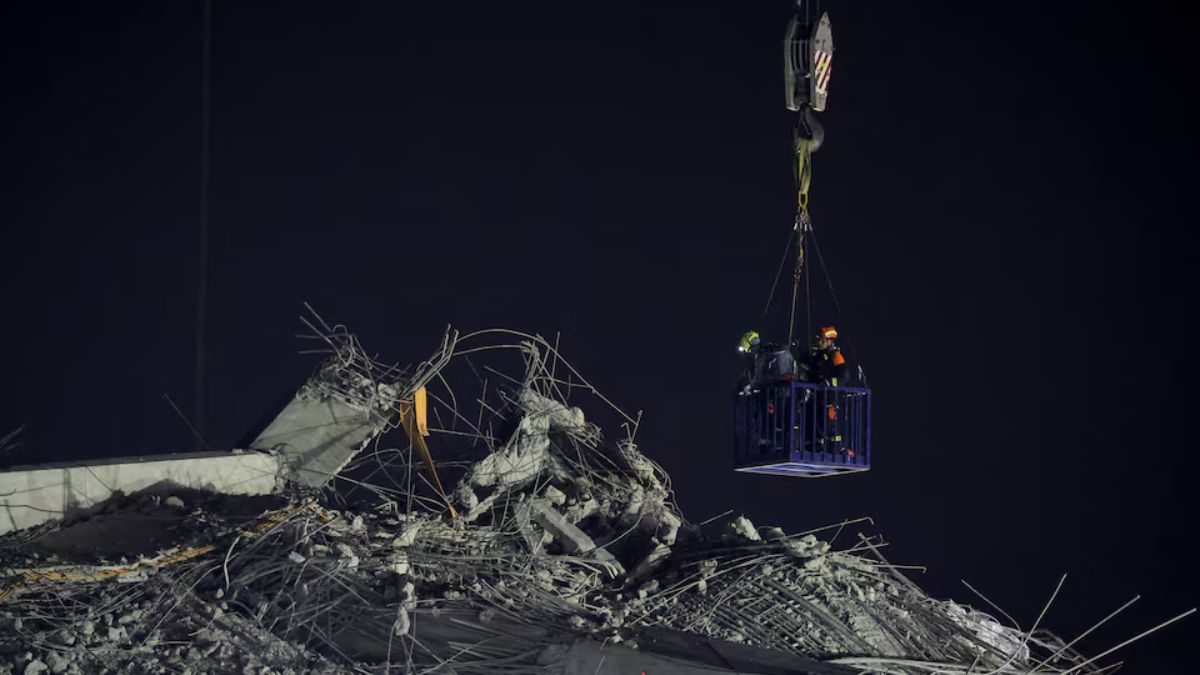  Rescue personnel work at the site of a building that collapsed, following a strong earthquake, in Bangkok