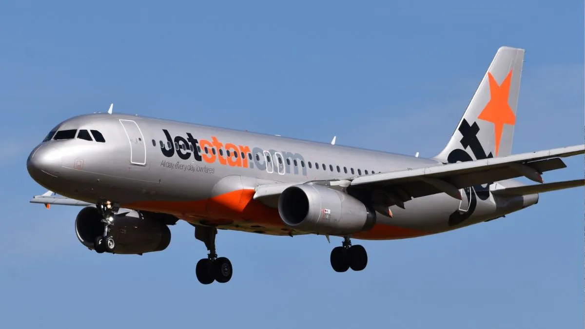 mid-flight-horror-flight-forced-to-turn-back-as-passenger-attempts-to-open-plane-door-over-indian-ocean