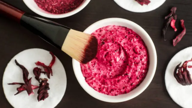 5-diy-rose-face-packs-for-smooth-soft-and-glowing-skin