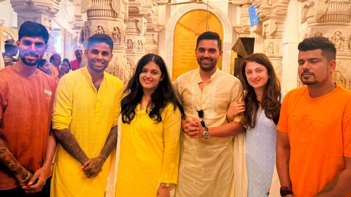 ipl-2025-suryakumar-yadav-tilak-varma-among-other-mumbai-indians-players-pay-visit-to-ayodhya-ram-mandir-pics