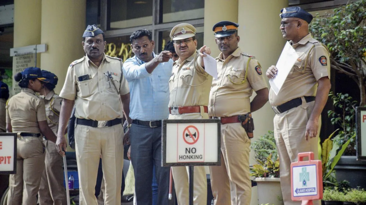 mumbai-police-bans-drones-paragliders-hot-air-balloons-for-a-month-over-security-concerns