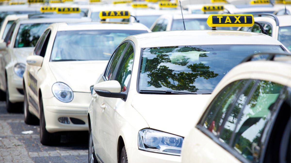 bengaluru-smooch-cabs-do-not-disturb-taxi-rides-for-couples-amid-traffic-chaos-raise-eyebrows-see-reactions