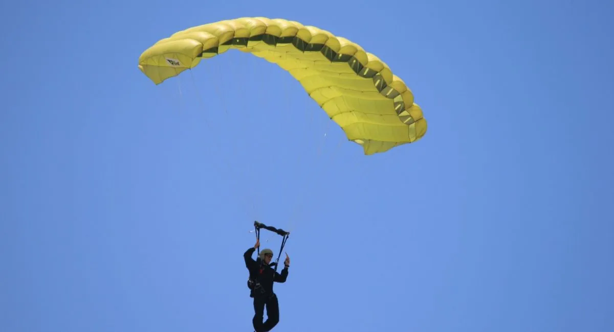drdo-develops-indigenous-military-combat-parachute-system-enabling-30000-ft-jumps-production-to-begin-in-kanpur