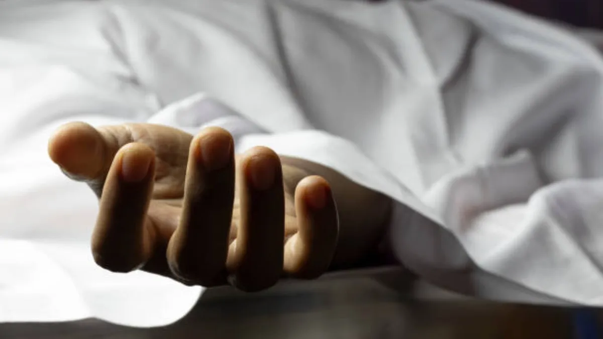 karnataka-mill-worker-found-dead-with-injuries-in-ballari-investigation-underway