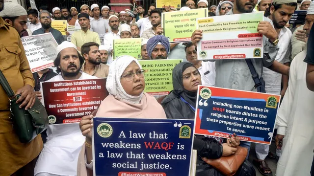 waqf-amendment-act-notice-issued-to-300-protestors-in-muzaffarnagar-asked-to-furnish-bonds-of-rs-2-lakh-each